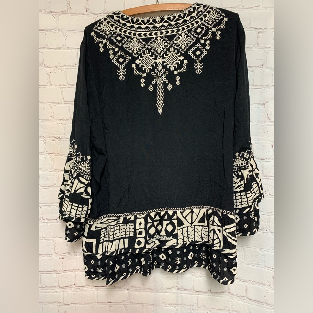 John Mark Black Cream Embroidered Merrow Edge Tunic Size L 46” - Picture 7 of 7